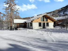 Chalet magnifique à Valloire avec vue sur montagne.